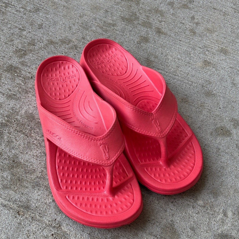 NUUSOL CASCADE RECOVERY FLIP FLOP